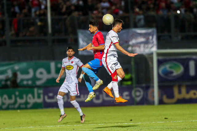 لحظه بالا بردن جام قهرمانی و جشن بازیکنان پرسپولیس