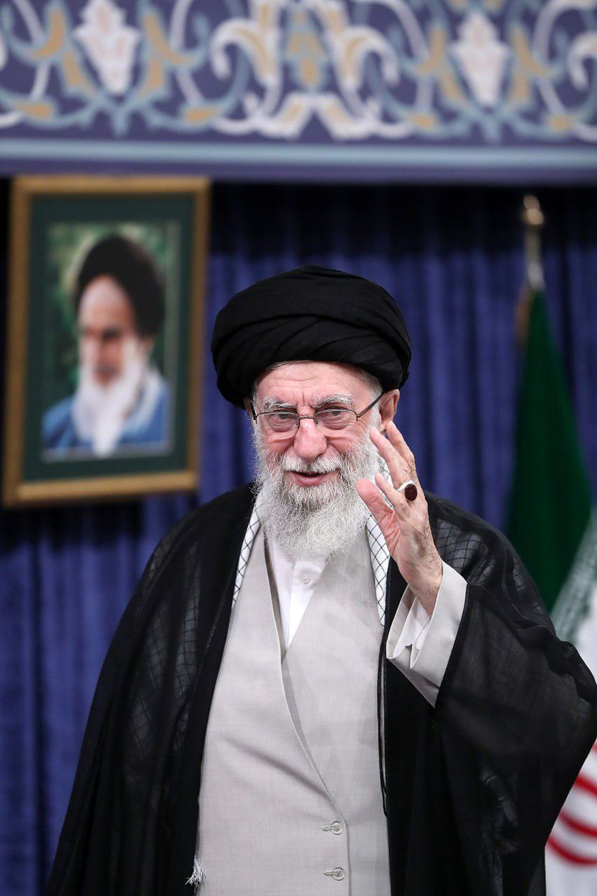 رهبر انقلاب: ملت ایران در هیچ میدانی به صورت طرف ضعیف ظاهر نخواهد شد