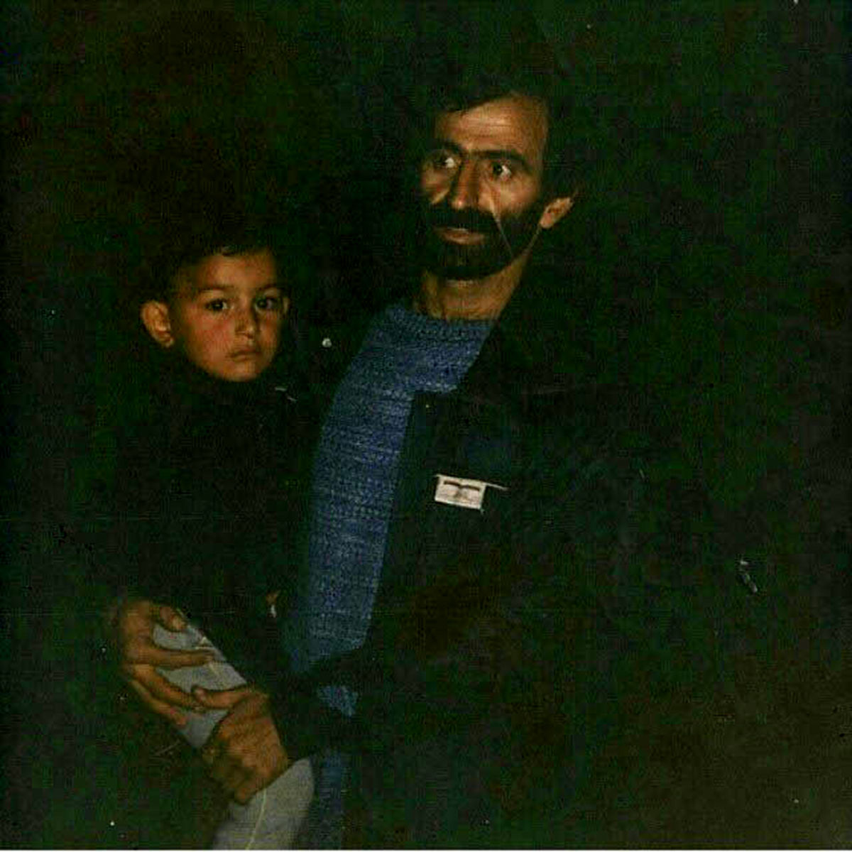 عکس قدیمی/ حنیف در آغوش پدر