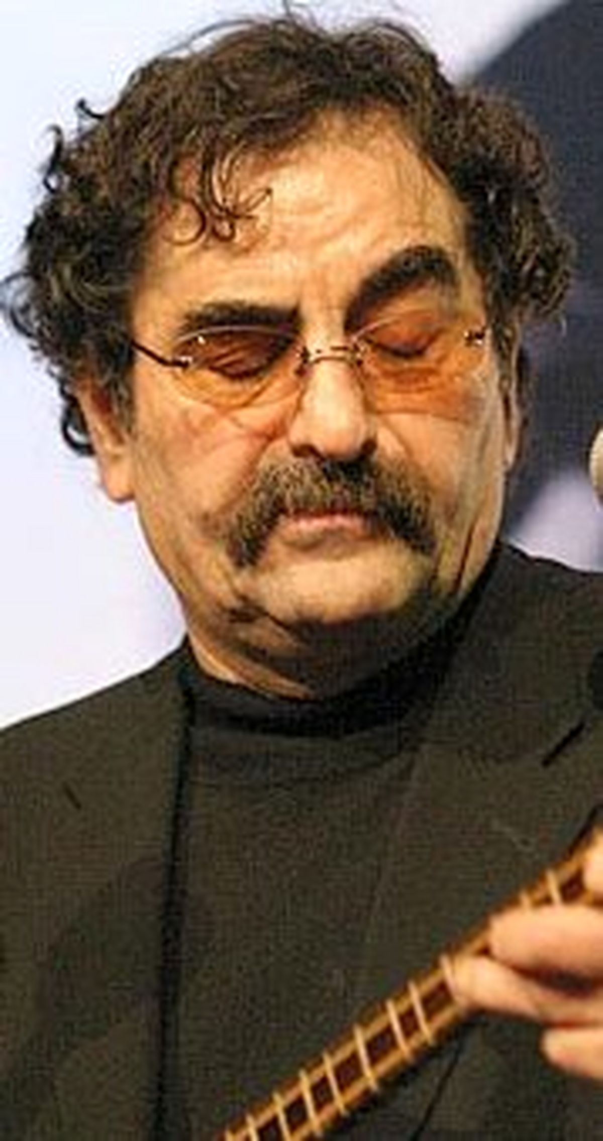 امشب آتش در نیستانش فتاد... سوخت ساسی، خرمنش تا بامداد!