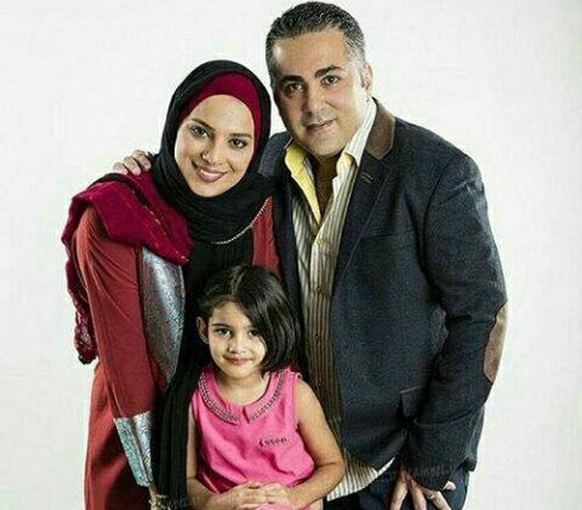 حضورگرم خانم بازیگر در کنار خانواده +عکس