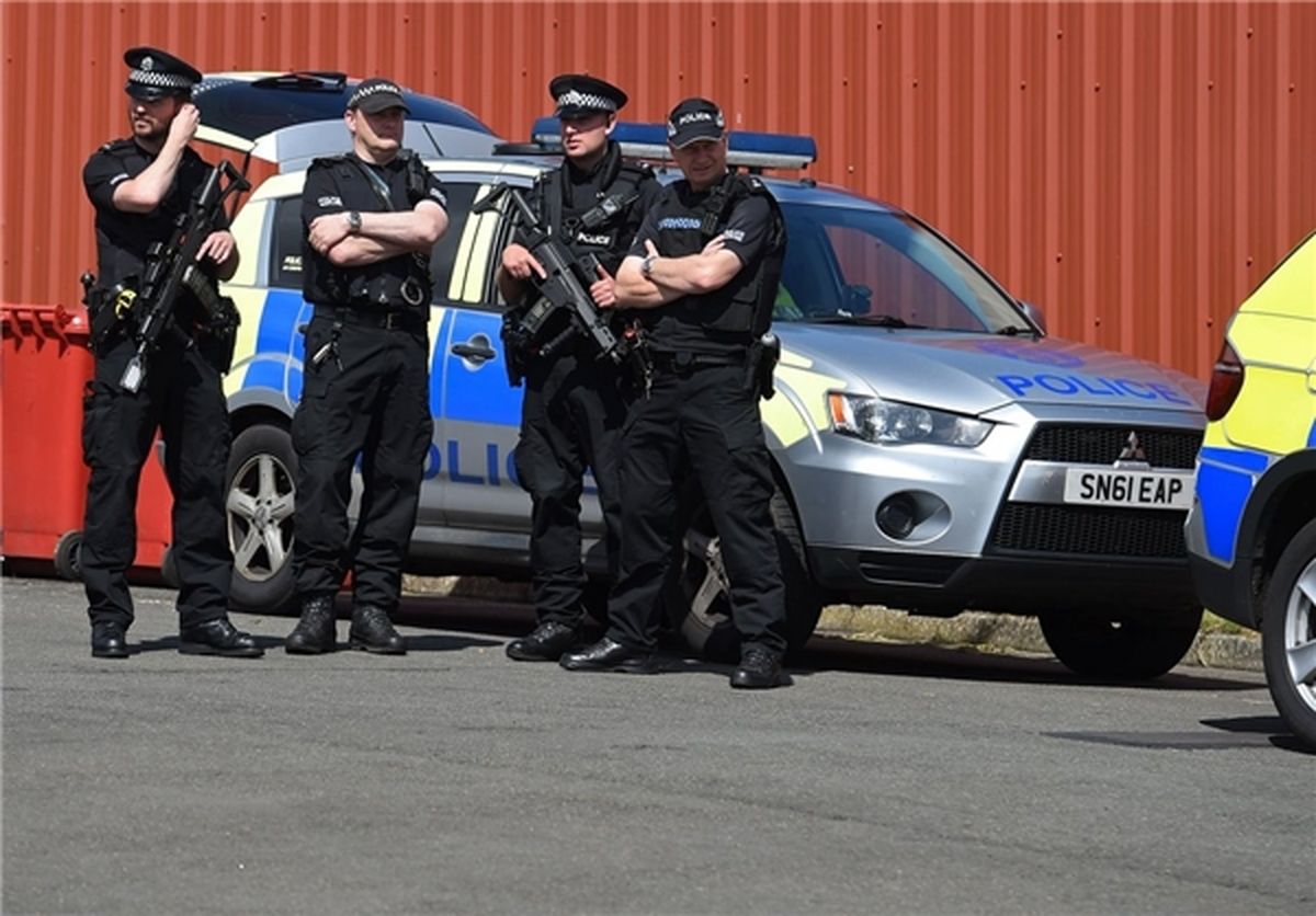 تدایبر شدید امنیتی پیش از بازی انگلیس+ عکس