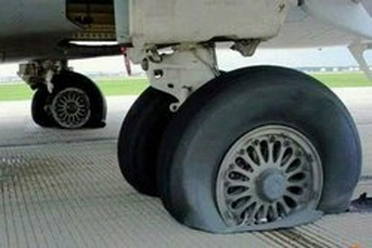 تصویری از ترکیدگی تایر هواپیمای پرواز کیش به تبریز