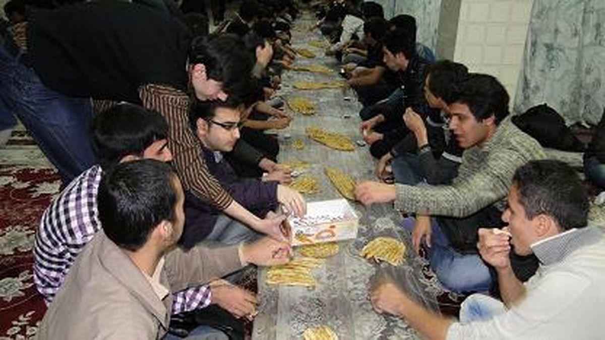 روزه دسته‌جمعی بچه‌های دانشگاه تفرش در روز همبستگی با مردم پاراچنار +عکس