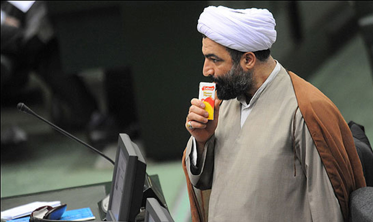 خاطره رسایی از آب‌نبات عسلی وربط آن به آتش به اختیار!
