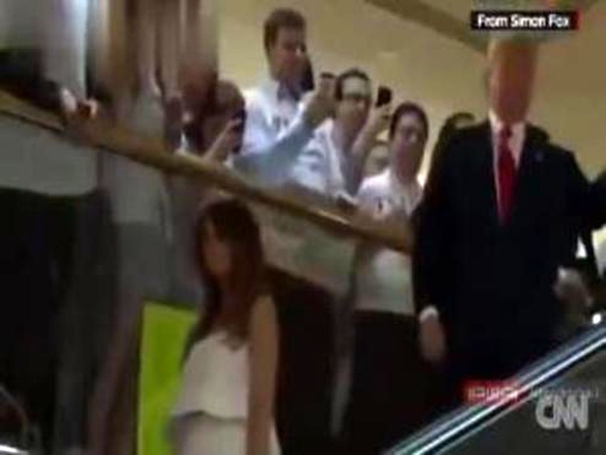 قیافه جالب اطرافیان ترامپ هنگام سخنرانی‌های عجیب او +فیلم