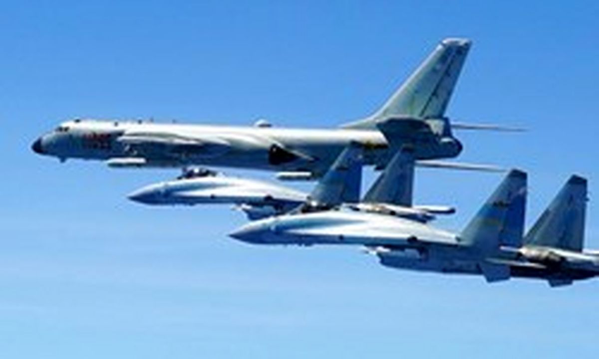 فرود بمب افکن‌های چین در جزایر مورد مناقشه چین جنوبی