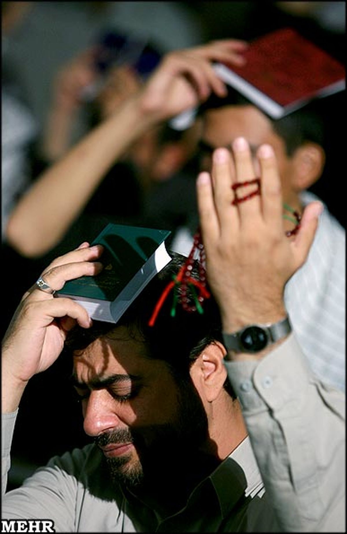 مراسم دعا و نیایش در شب قدر