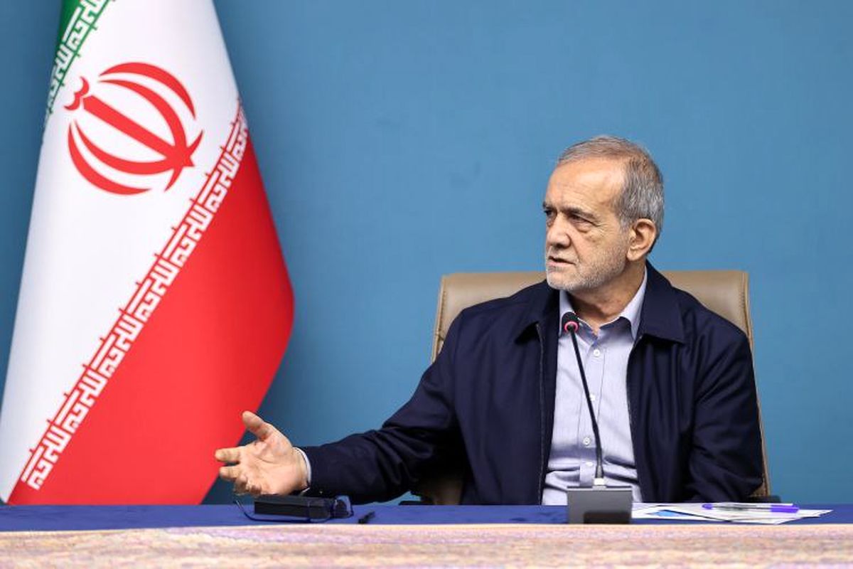 دیدار پزشکیان با مدیران ارشد صنعت هستهای