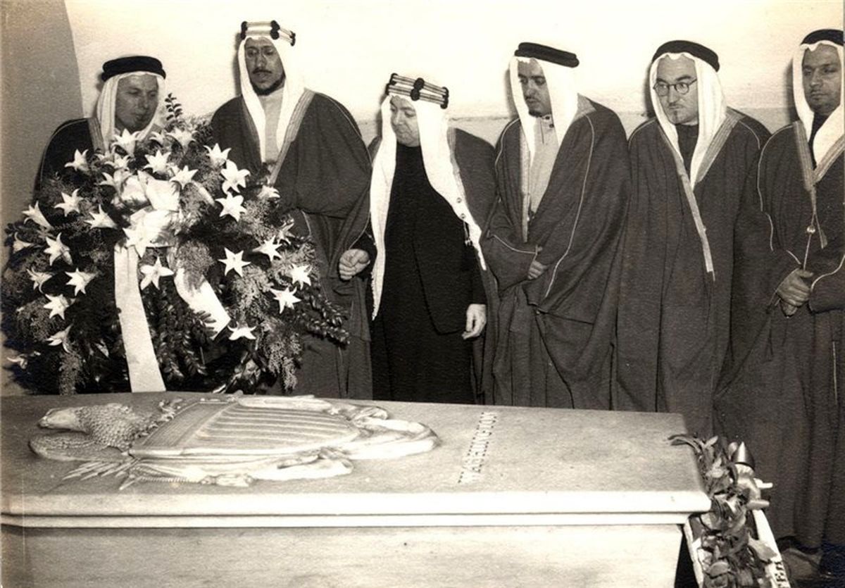 زیارت شاه عربستان از قبرشیطان بزرگ!