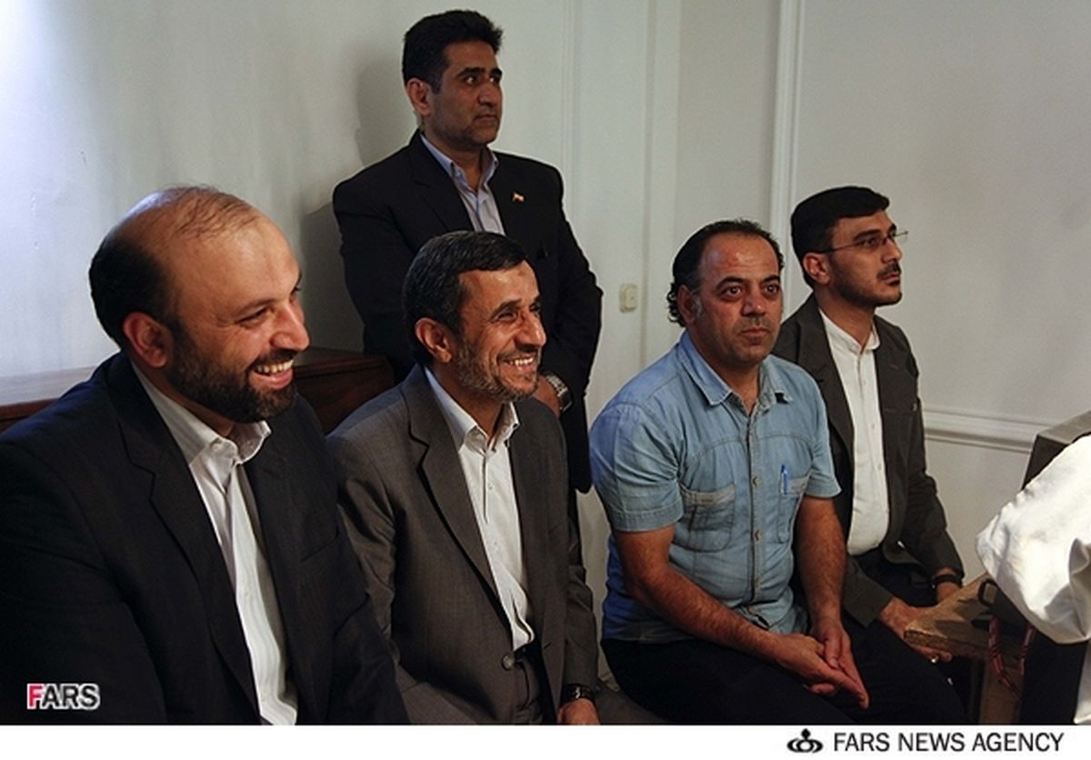احمدی نژاد به پشت صحنه رفت/تصاویر
