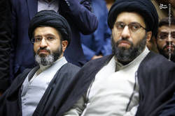 عکس: فرزندان رهبر انقلاب در مراسم ختم «سردار فضائلی»