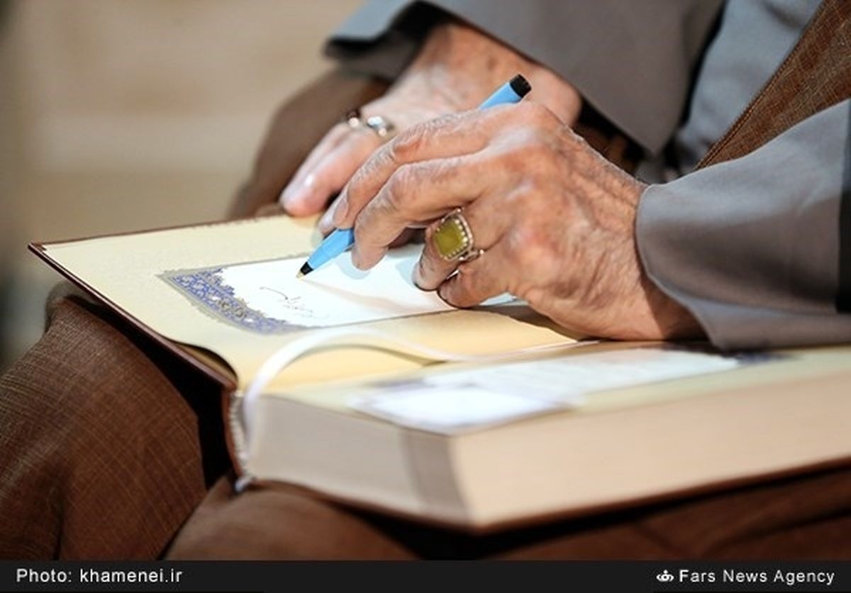 هدیه رهبرانقلاب به خانواده سردارشهیدهمدانی+عکس