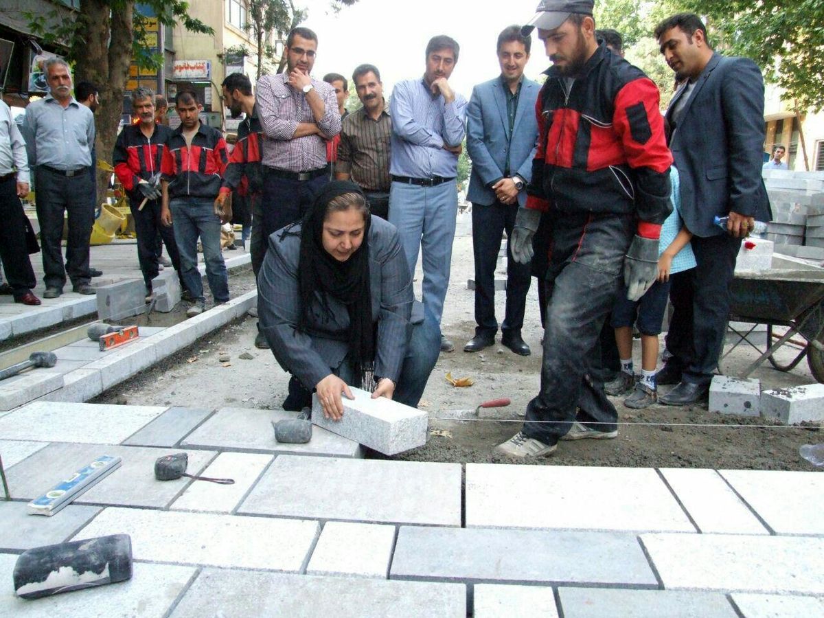 بازیگر زن سینما در حال بنایی +تصاویر