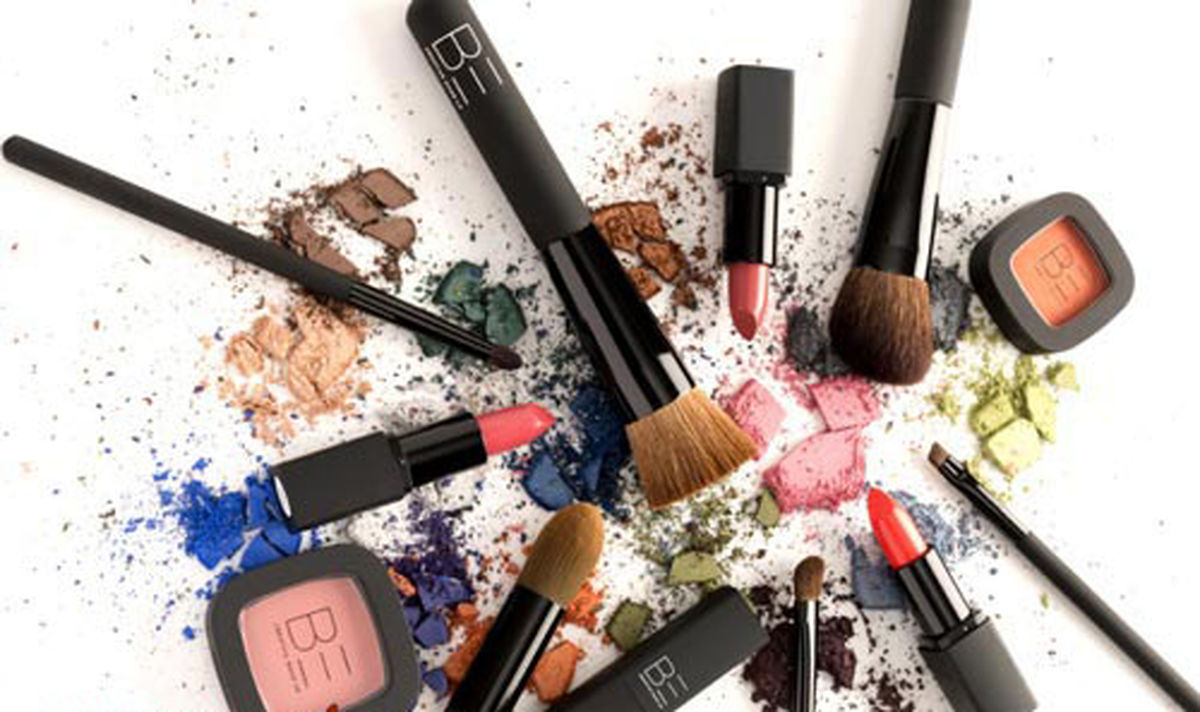 اثرات آرایش بر پوست شما چیست؟