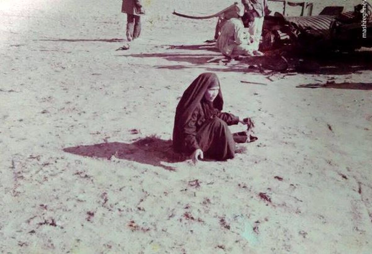 ننه مریم در حال جمعآوری بدن فرزندش +عکس