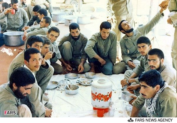 عکس / یک سفره پر از شهید