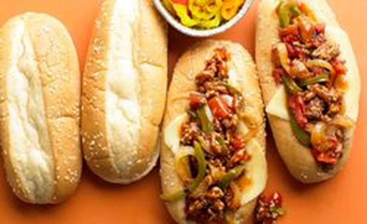 ساندویچ سوسیس با موزارلا درست کنید