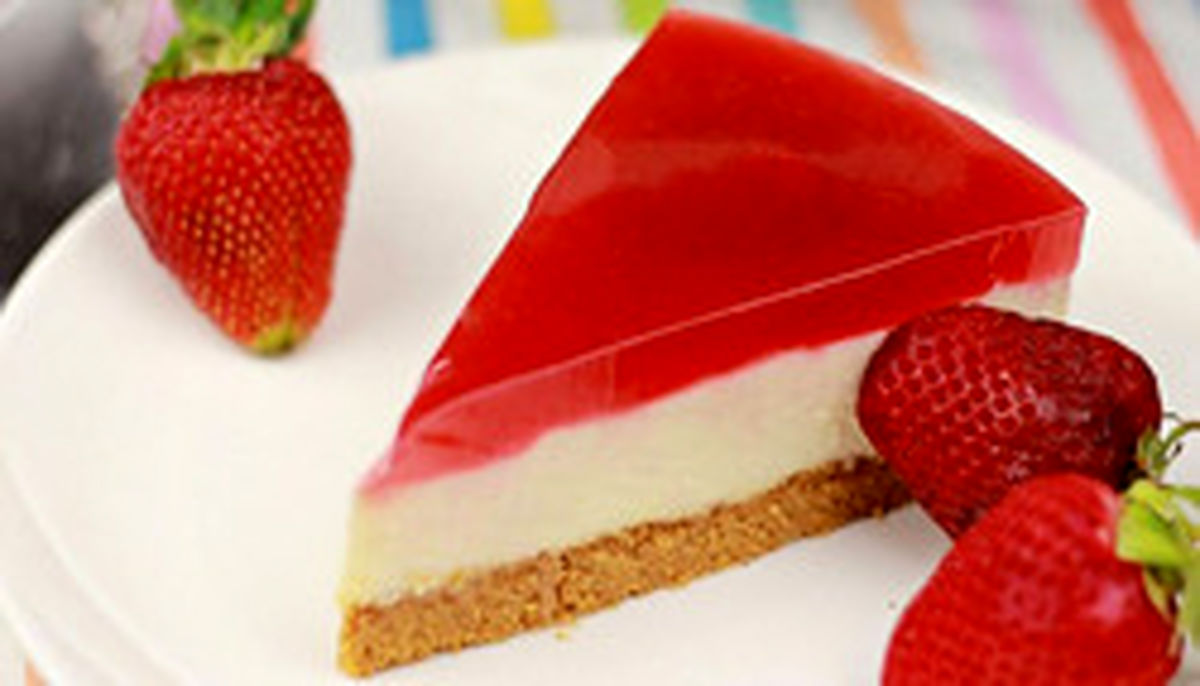 طرز تهیه چیز کیک ساده با تزیین ژله