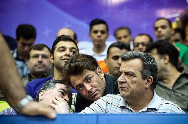 محمدرضا گلزار در سالن والیبال/عکس