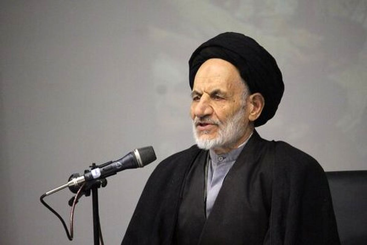 پیشگویی‌های امام جمعه بیرجند از روی یک تقویم جنجالی شد