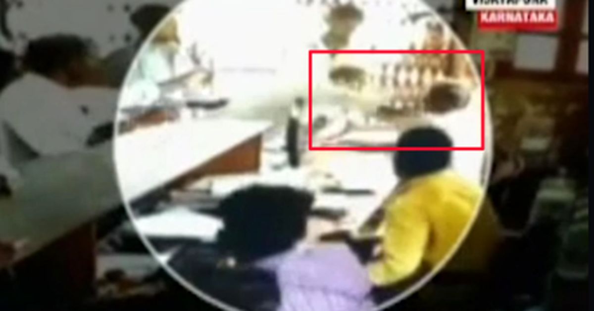 فیلم: لحظه سیلی زدن مشتری به کارمند بانک!