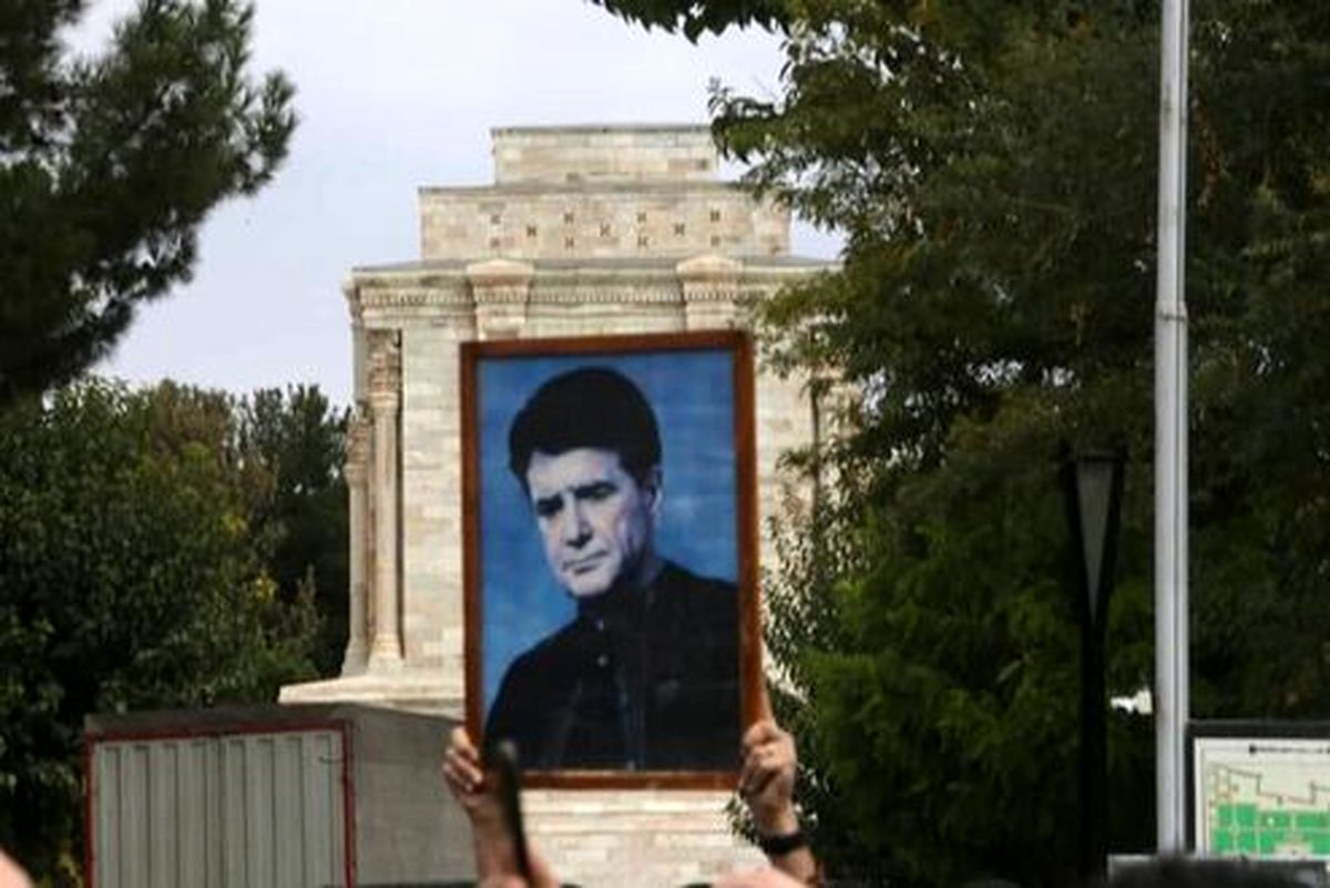 پیکر استاد شجریان در خانه ابدی‌اش آرام گرفت