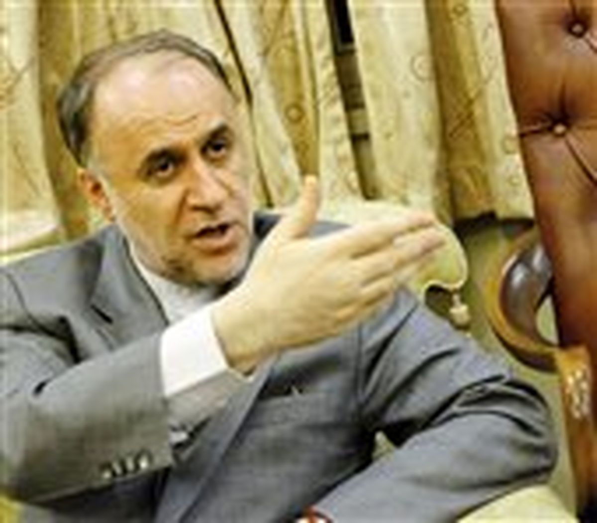 بلند پروازی آقای وزیر!