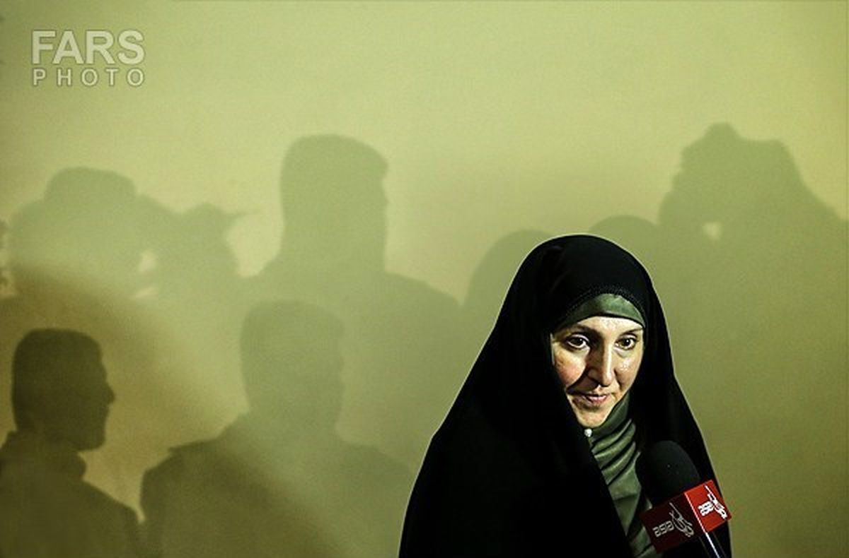 خانم سخنگو در تسخیر سایه‌ها