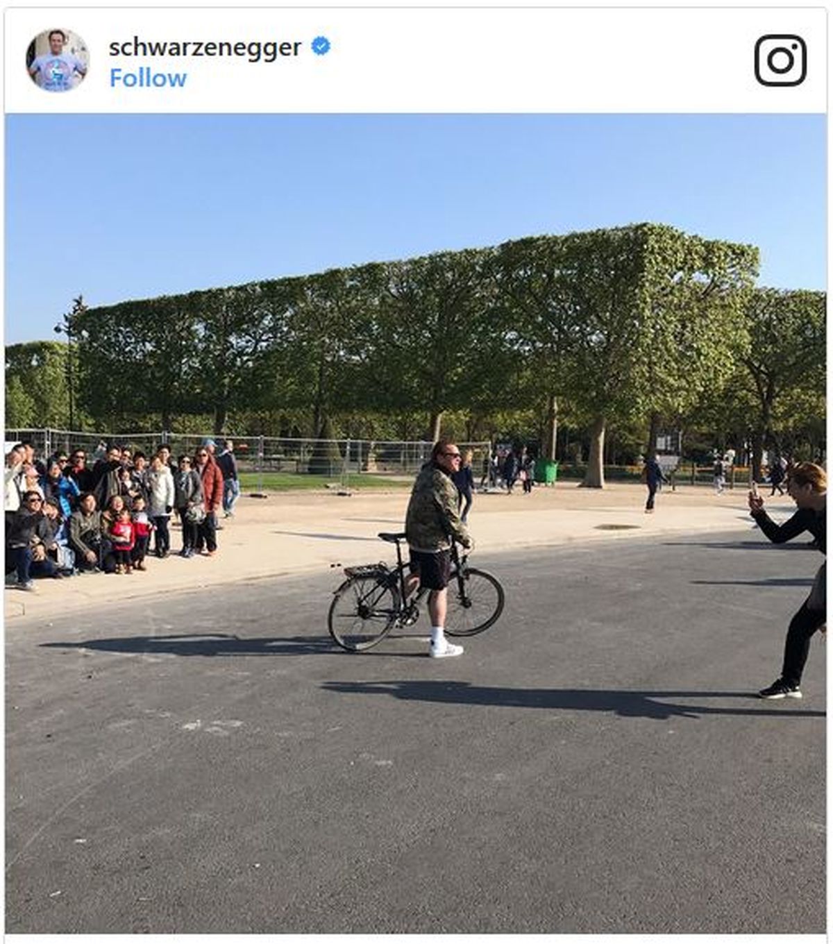 آرنولد، صحنه عکس توریست‌ها را خراب کرد +عکس