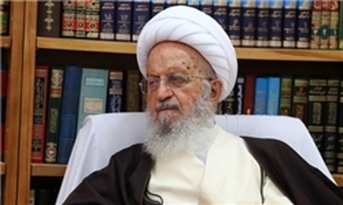 آیتالله مکارمشیرازی: والدین، فرزندان خود را به مسجد ببرند