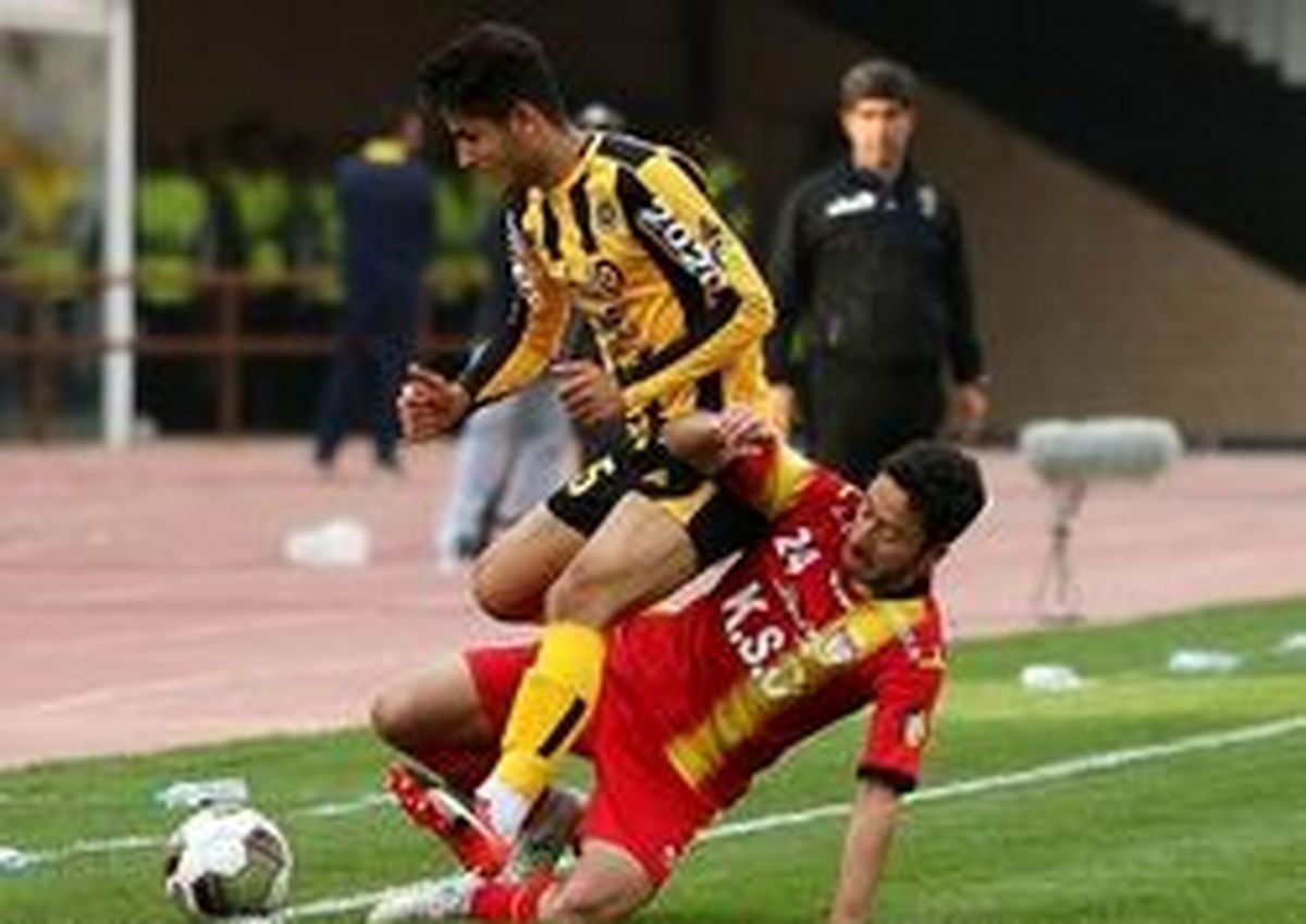 عاشوری: قهرمانی پرسپولیس قطعی نیست